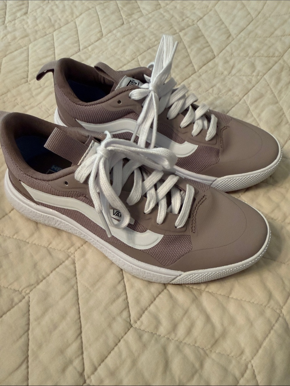 New in box! 🛹 Vans taupe (purplish) casual skate Ssneakers